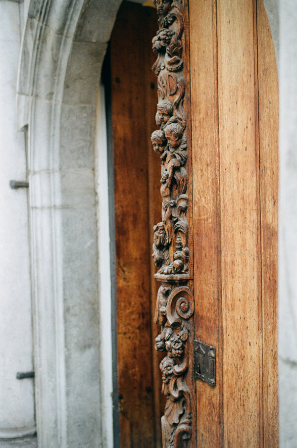 Brussels decorative doorframe
