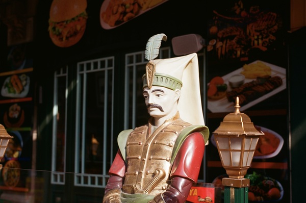 Sultan statue